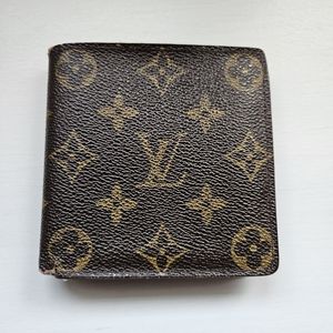Louis Vuitton bi fold wallet
